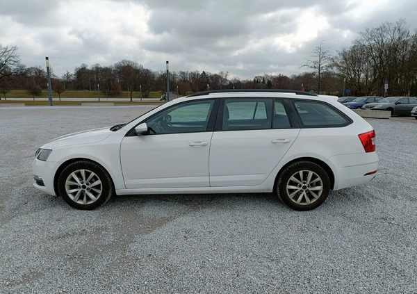 Skoda Octavia cena 37600 przebieg: 242000, rok produkcji 2017 z Gdańsk małe 277